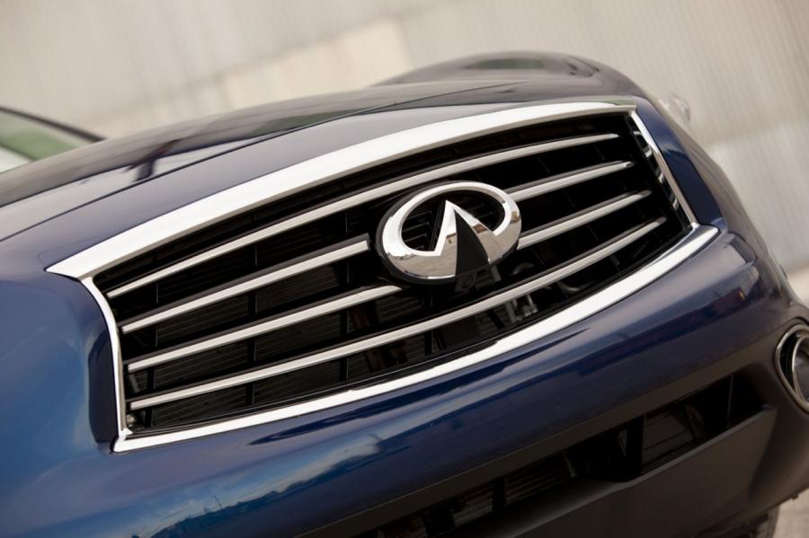  Infiniti FX37 2013 года  (фото 2 из 28)